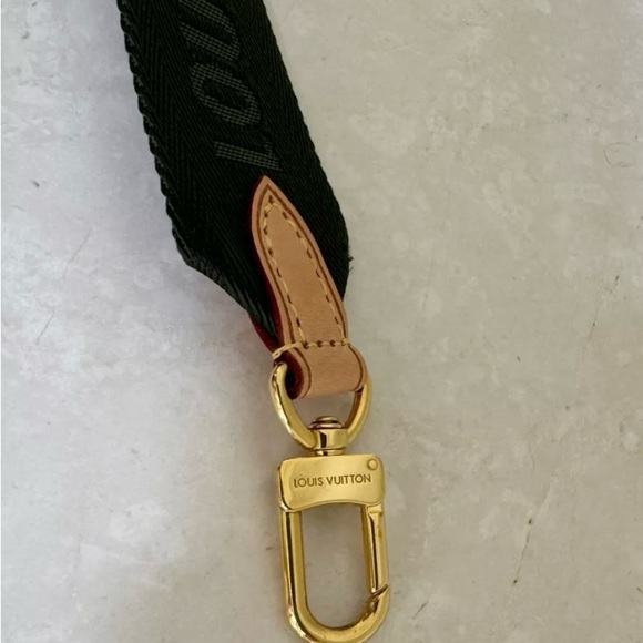 Louis Vuitton bandouliere strap with Gold Buckle - Picture 2 of 7